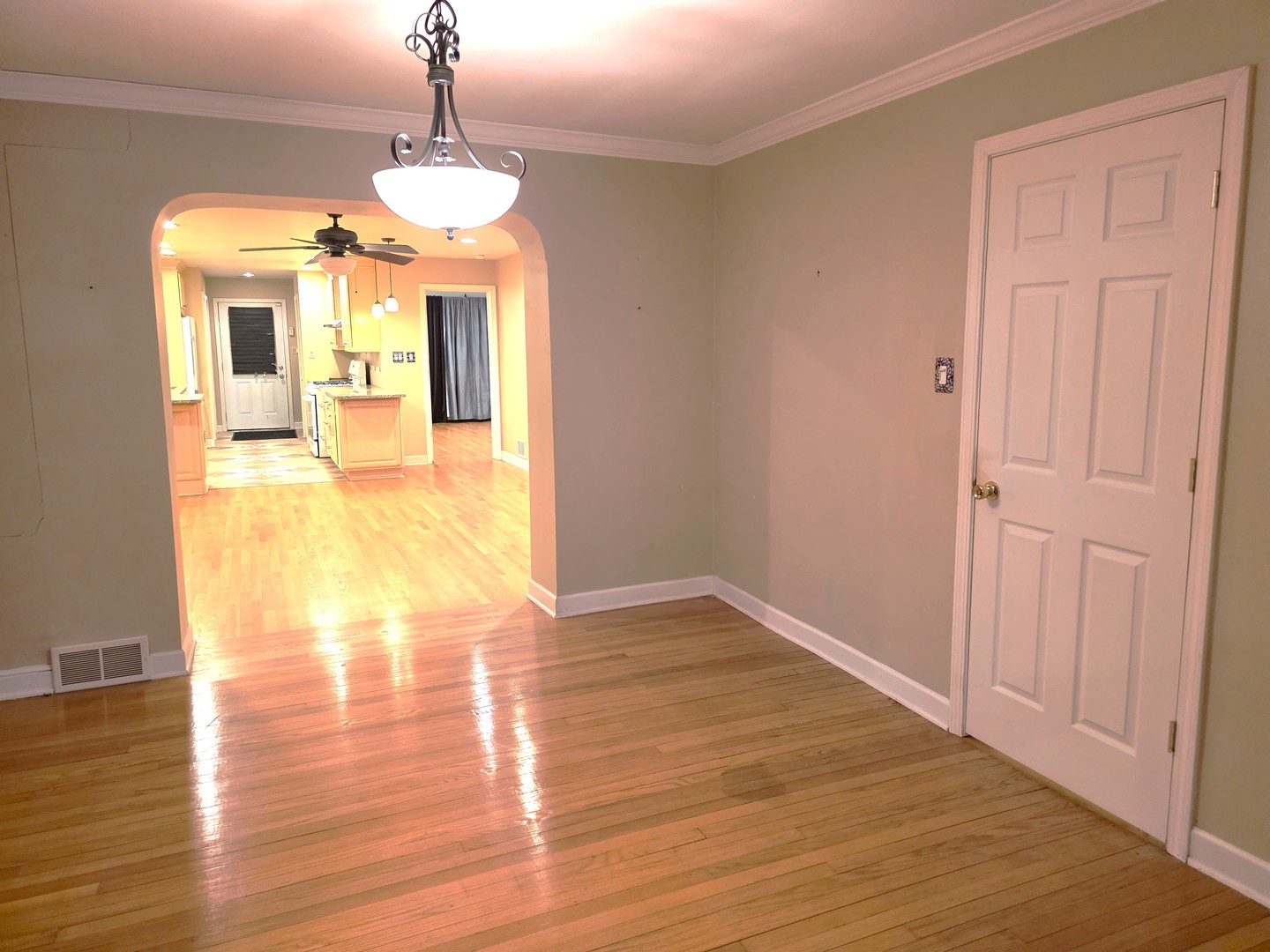 8609 South Indiana Avenue Chicago IL 60619