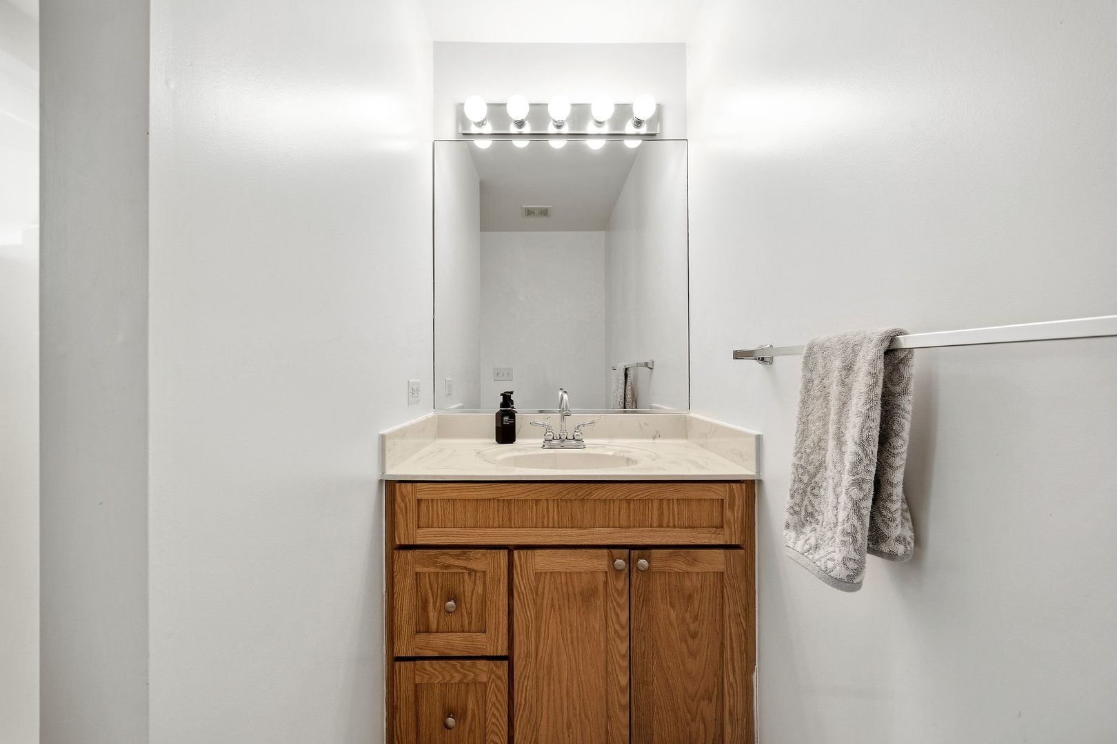 2203 Eastman Street Rolling Meadows IL 60008