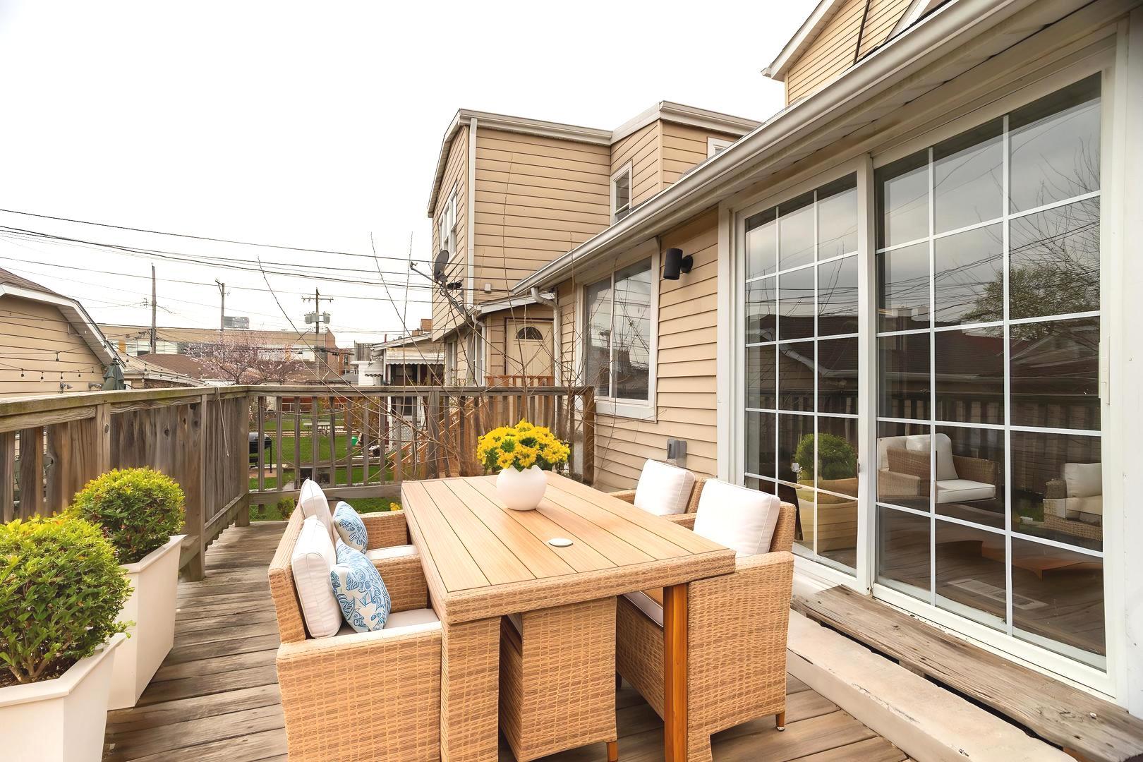 5529 West Cornelia Avenue Chicago IL 60641