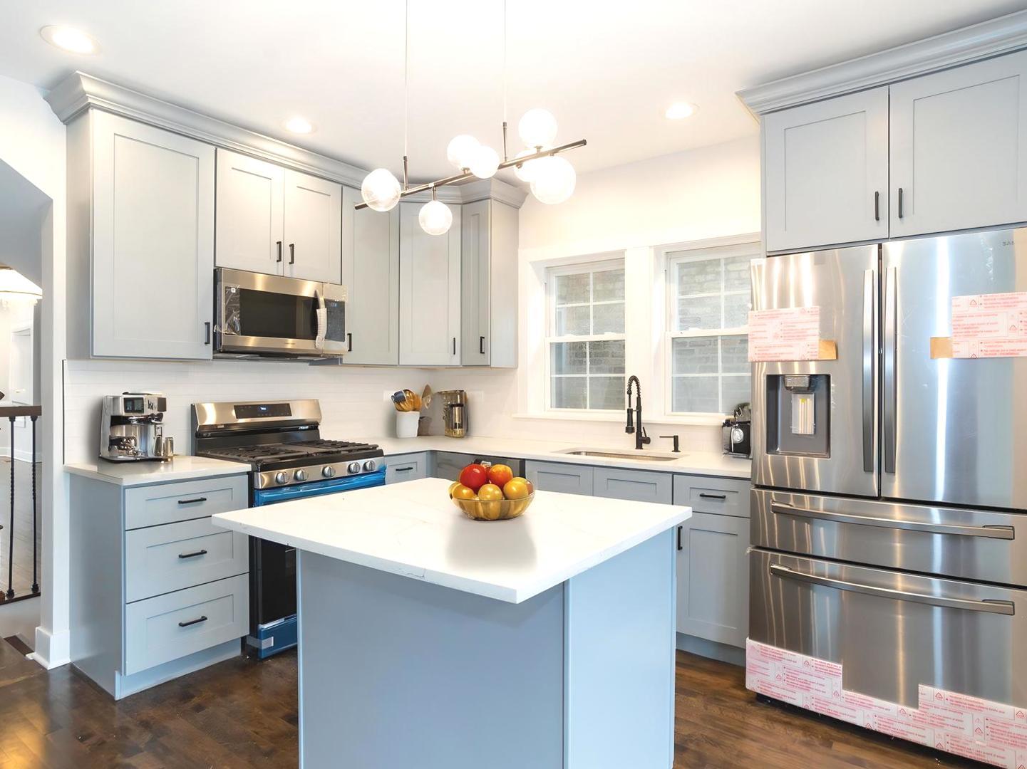 5529 West Cornelia Avenue Chicago IL 60641