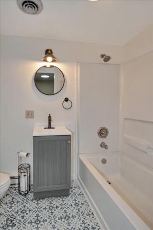 32 Cross Street Bristol IL 60512