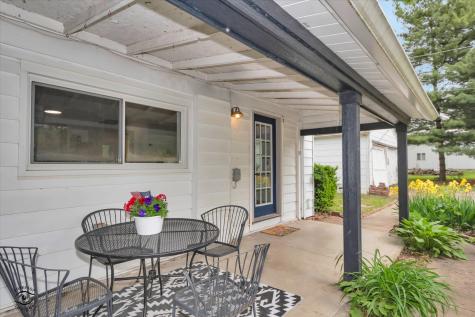 32 Cross Street Bristol IL 60512