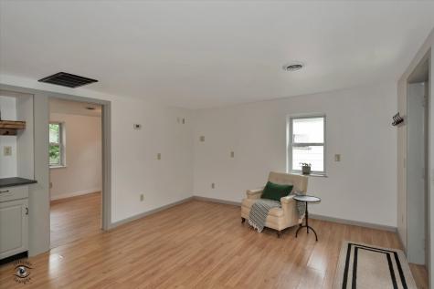 32 Cross Street Bristol IL 60512