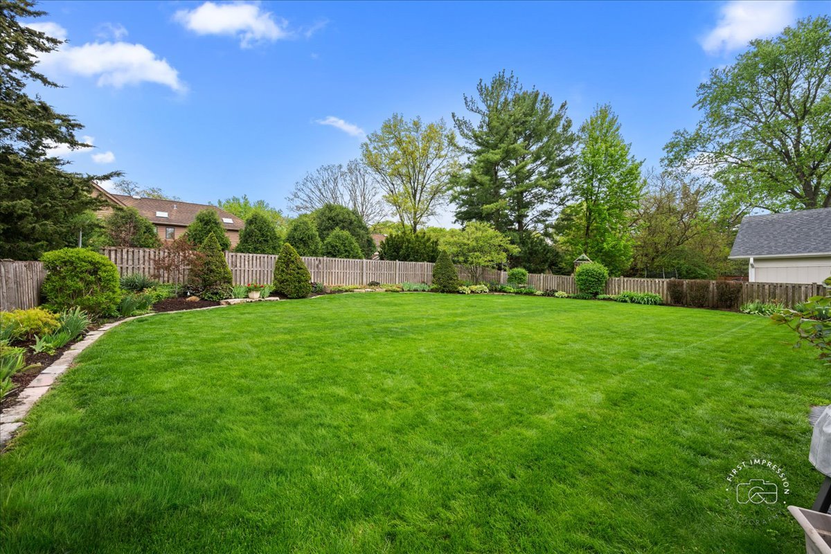 924 Royal Blackheath Court Naperville IL 60563