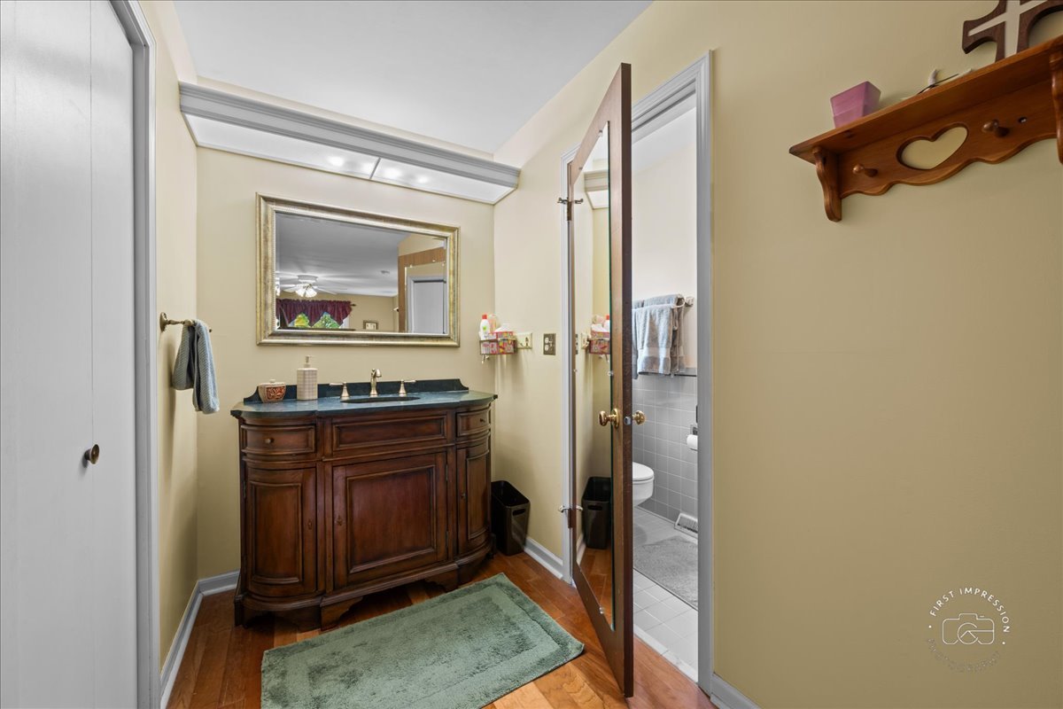 924 Royal Blackheath Court Naperville IL 60563
