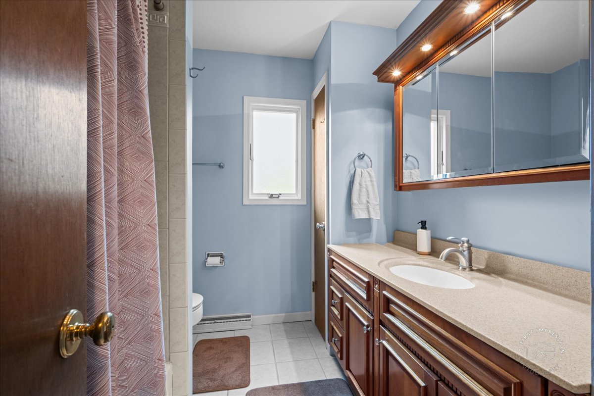 924 Royal Blackheath Court Naperville IL 60563