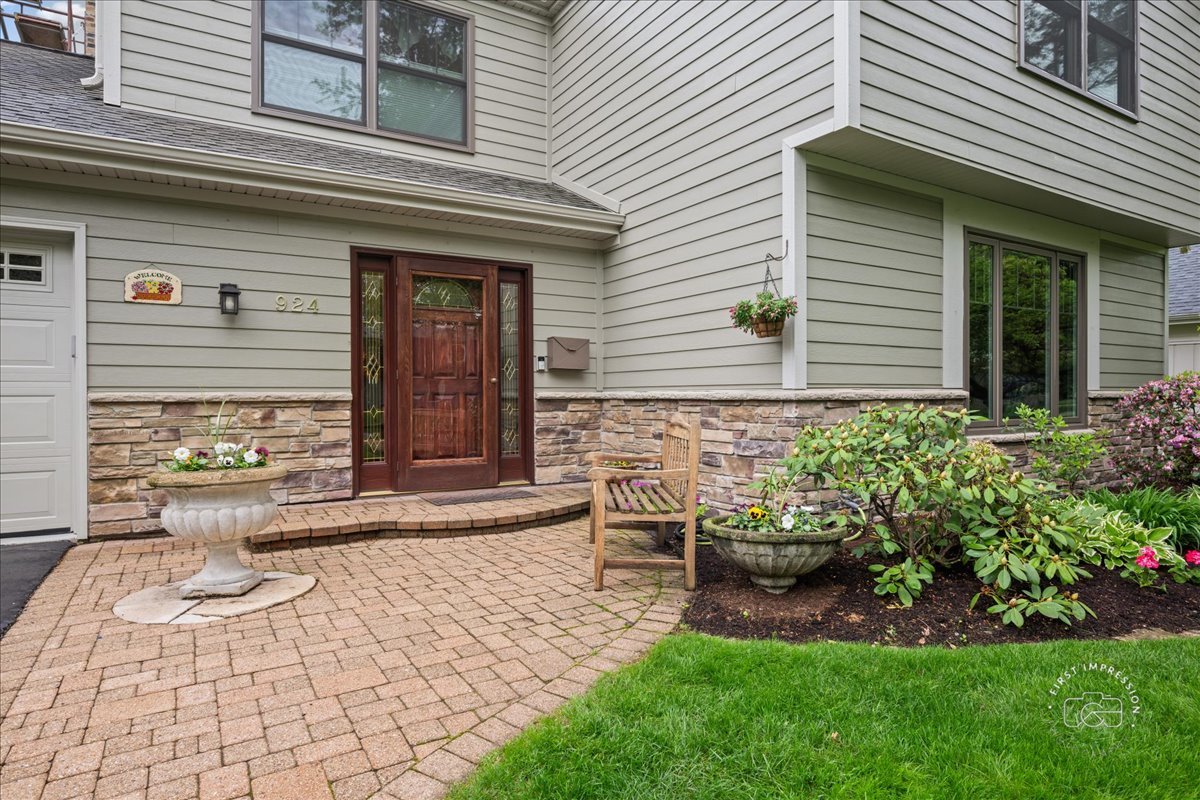 924 Royal Blackheath Court Naperville IL 60563
