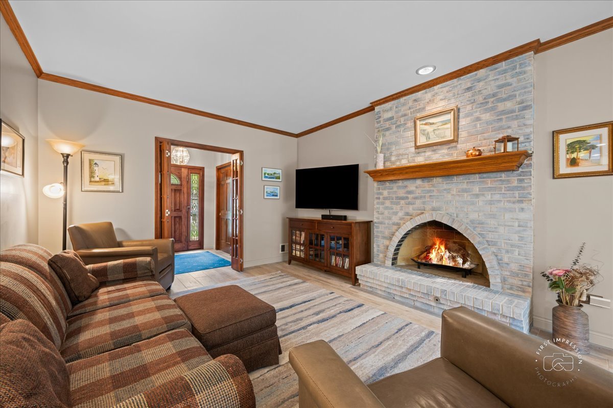 924 Royal Blackheath Court Naperville IL 60563