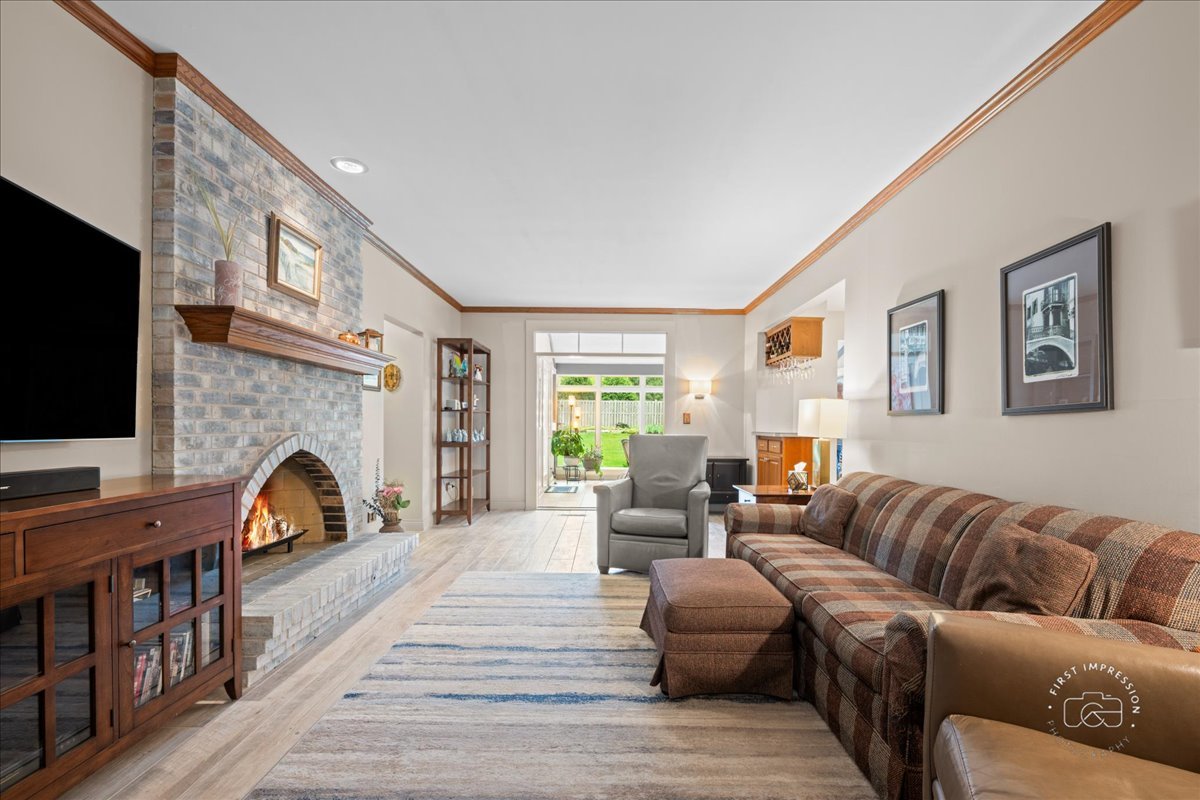 924 Royal Blackheath Court Naperville IL 60563