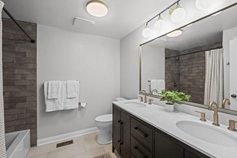 1505 South Kennicott Avenue Arlington Heights IL 60005