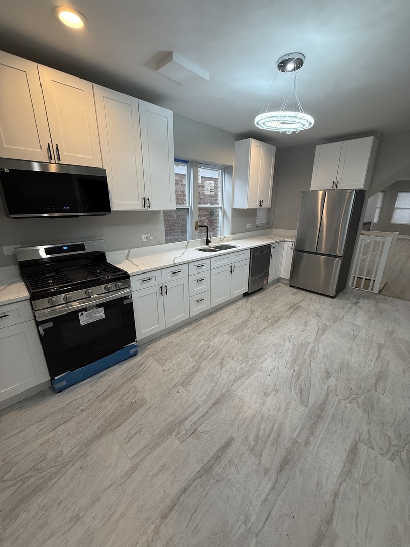 8219 South Honore Street Chicago IL 60620