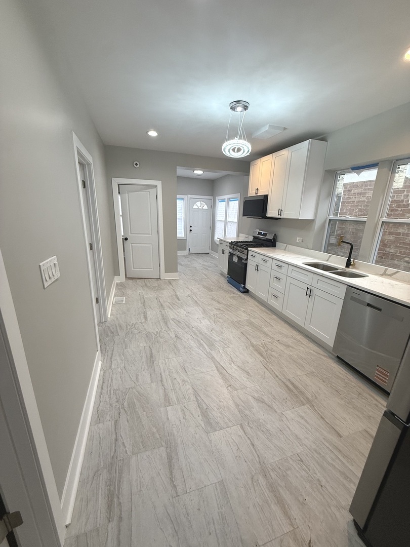 8219 South Honore Street Chicago IL 60620