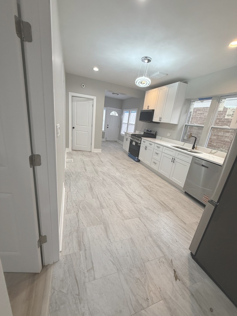 8219 South Honore Street Chicago IL 60620