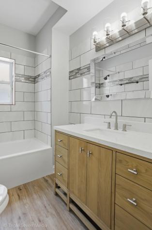 11326 South Parnell Avenue Chicago IL 60628