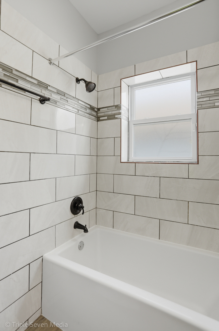 11326 South Parnell Avenue Chicago IL 60628