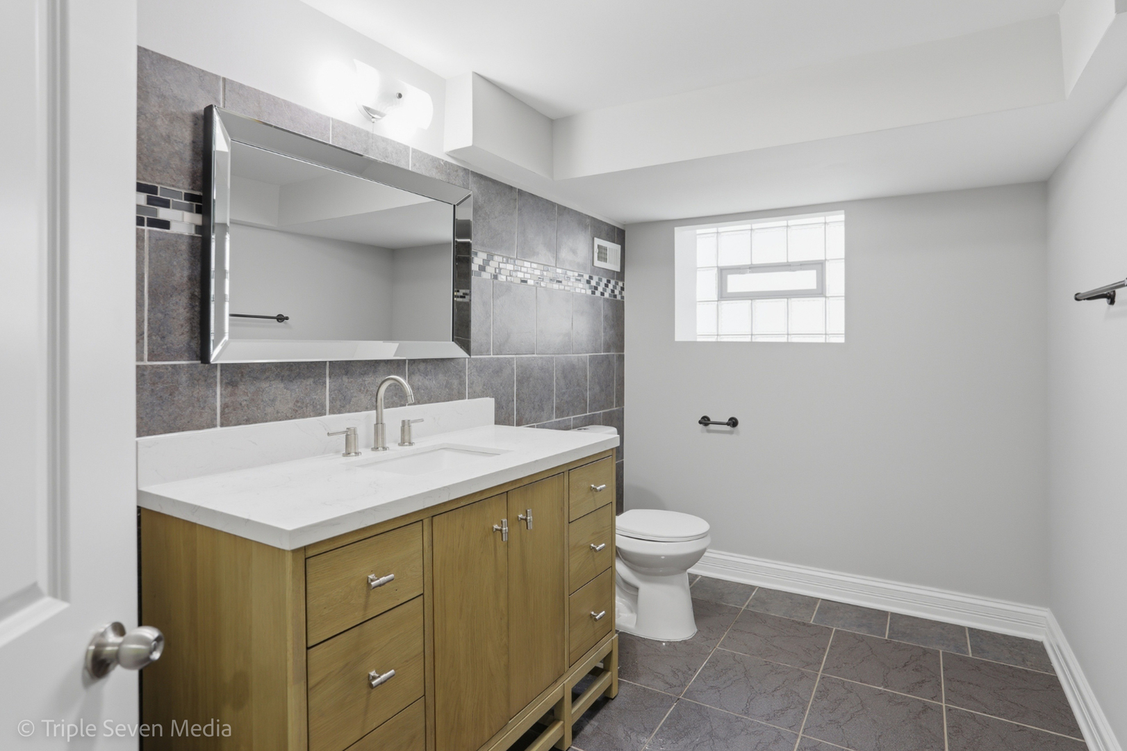 11326 South Parnell Avenue Chicago IL 60628