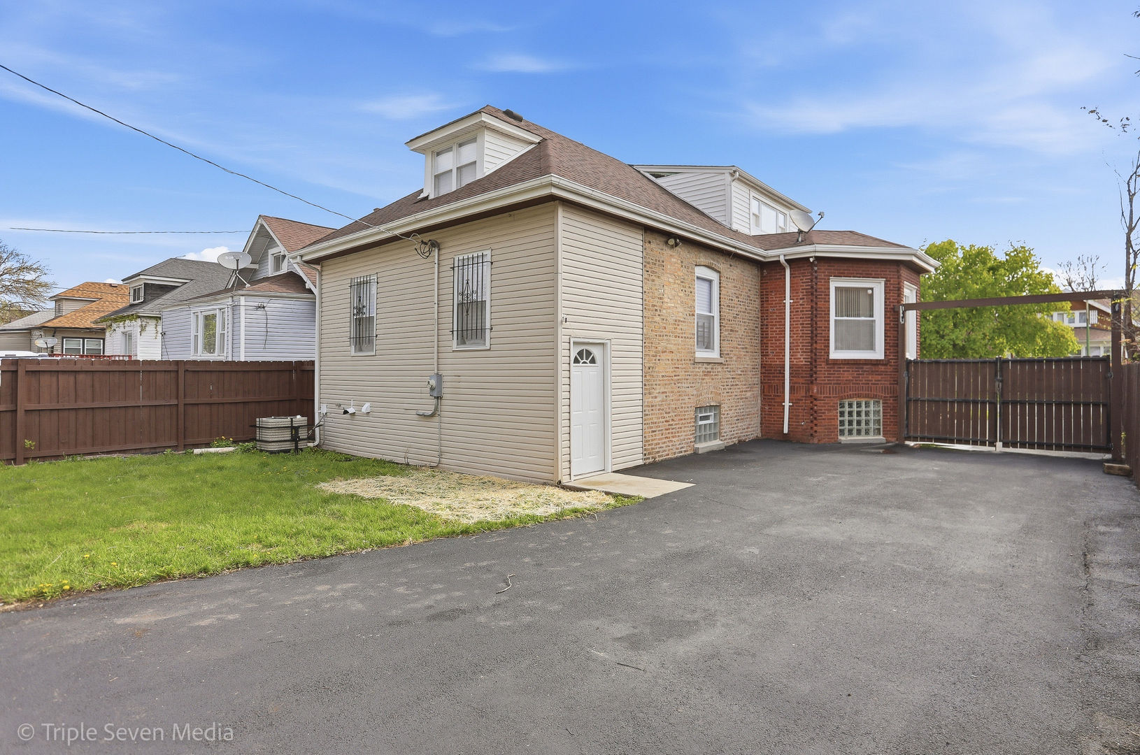11326 South Parnell Avenue Chicago IL 60628
