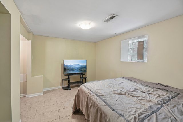 6337 South Rockwell Street Chicago IL 60629