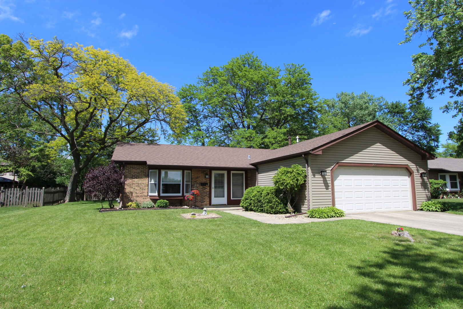 206 East Cunningham Drive Palatine IL 60067