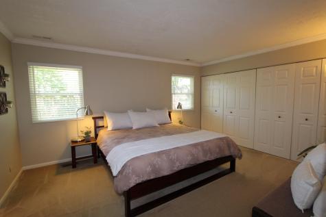 206 East Cunningham Drive Palatine IL 60067