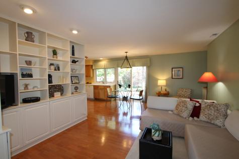 206 East Cunningham Drive Palatine IL 60067