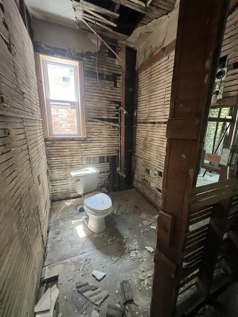 6756 South Lafayette Avenue Chicago IL 60621