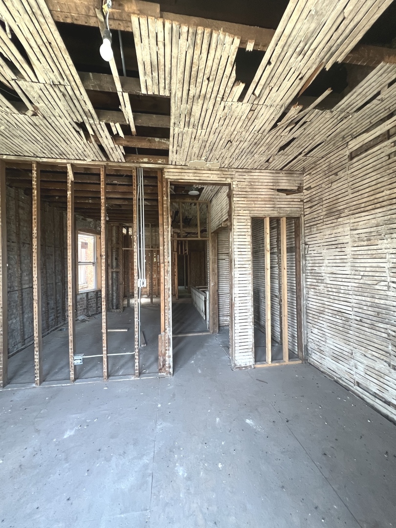 6756 South Lafayette Avenue Chicago IL 60621