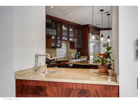 1811 North Howe Street Chicago IL 60614