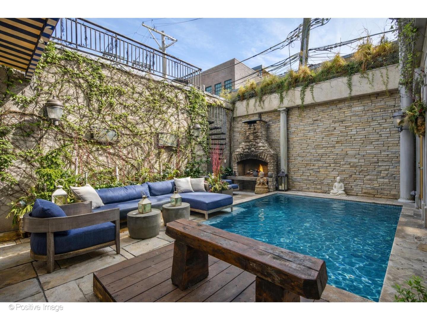1811 North Howe Street Chicago IL 60614