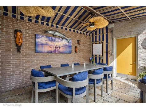 1811 North Howe Street Chicago IL 60614