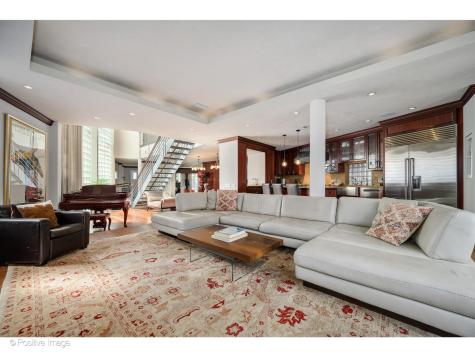 1811 North Howe Street Chicago IL 60614