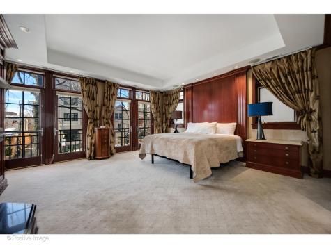 1811 North Howe Street Chicago IL 60614
