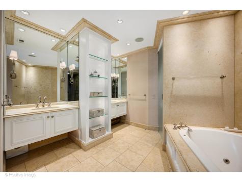 1811 North Howe Street Chicago IL 60614