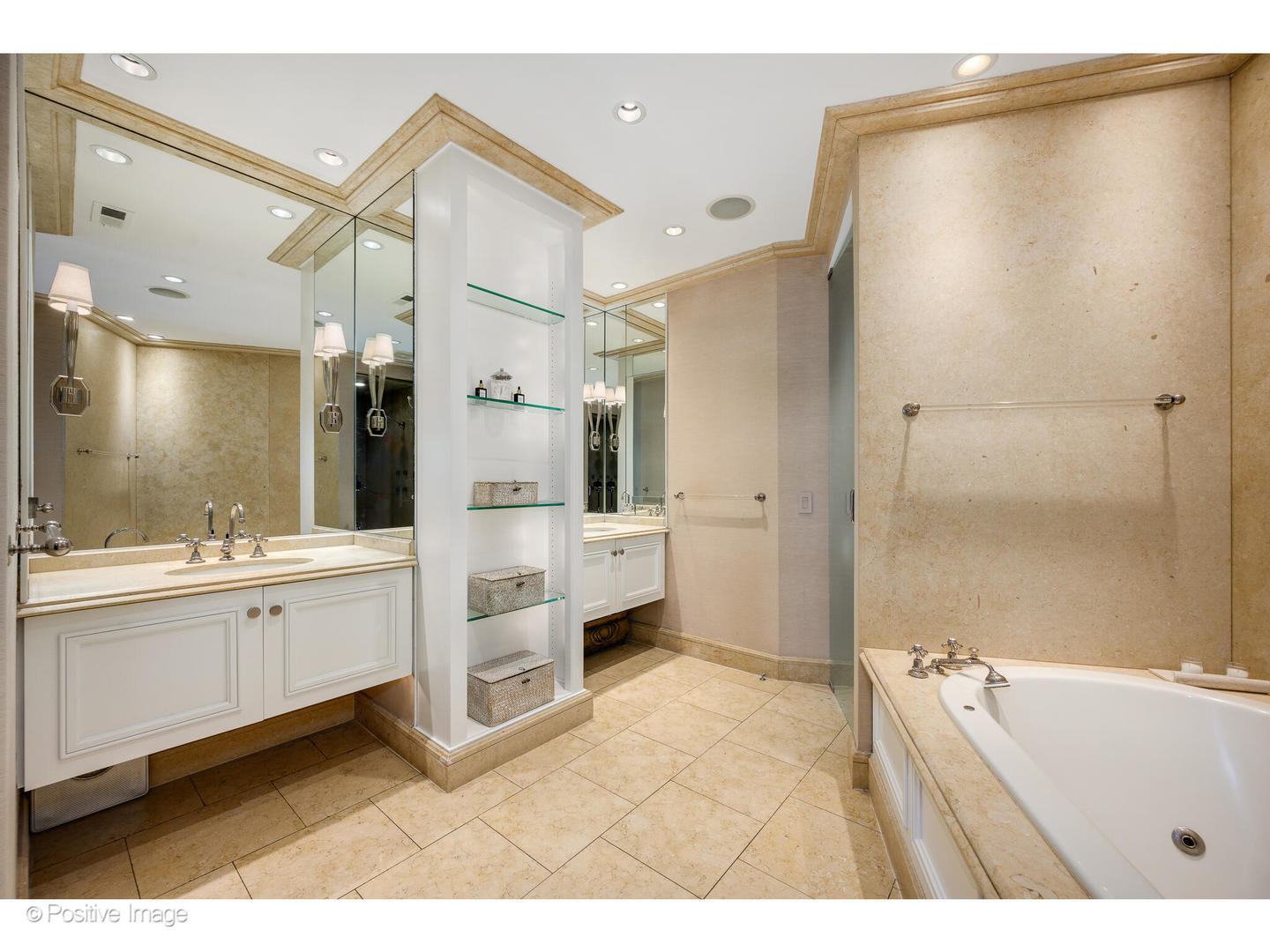 1811 North Howe Street Chicago IL 60614