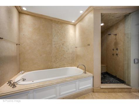 1811 North Howe Street Chicago IL 60614