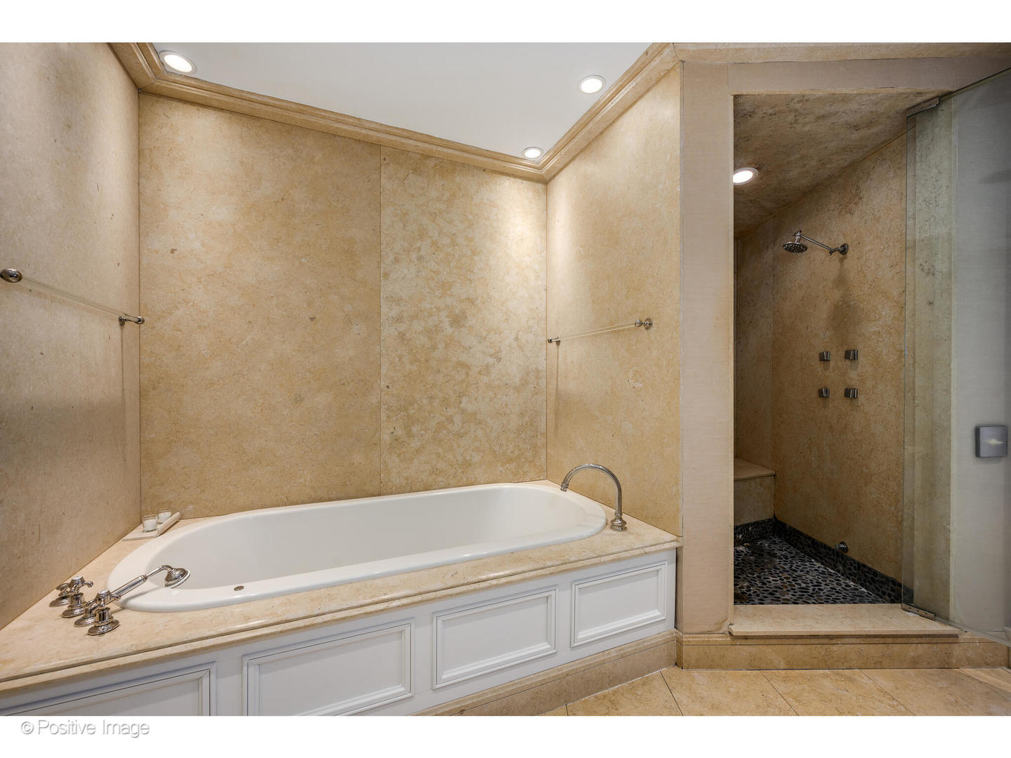 1811 North Howe Street Chicago IL 60614