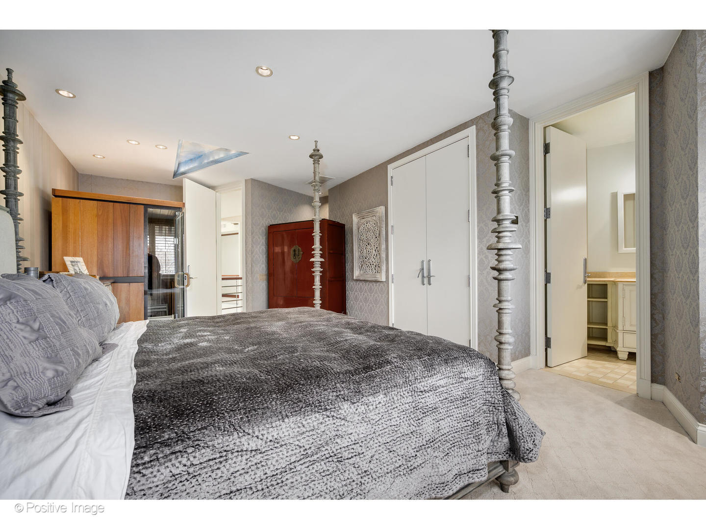 1811 North Howe Street Chicago IL 60614