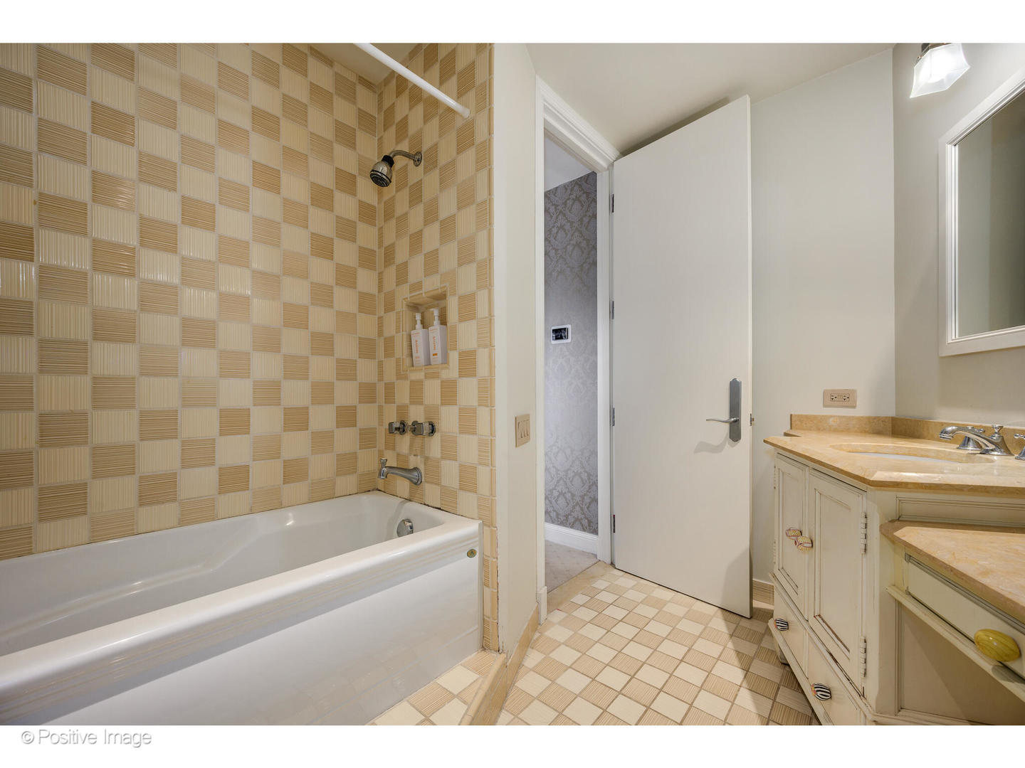 1811 North Howe Street Chicago IL 60614