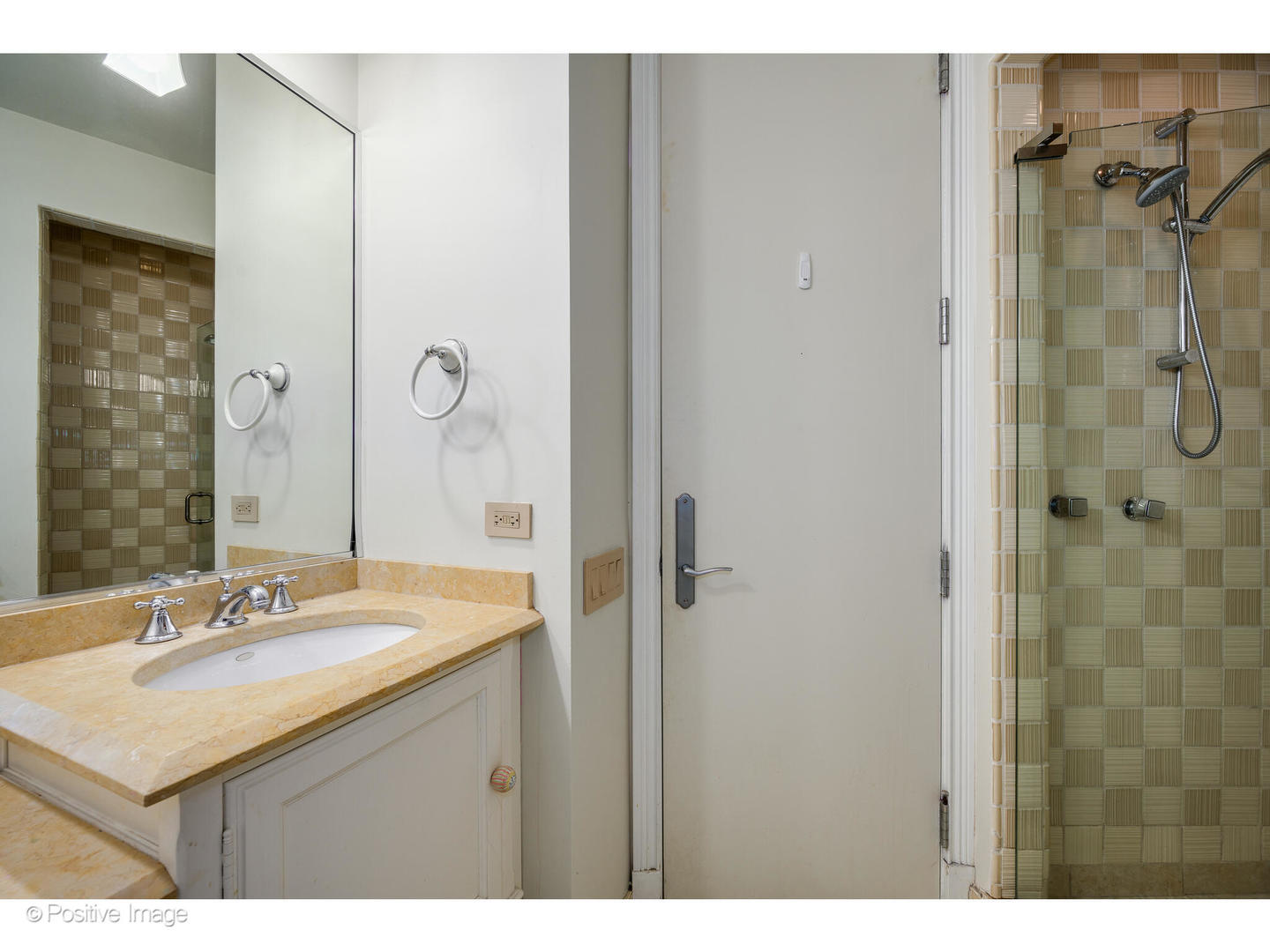 1811 North Howe Street Chicago IL 60614
