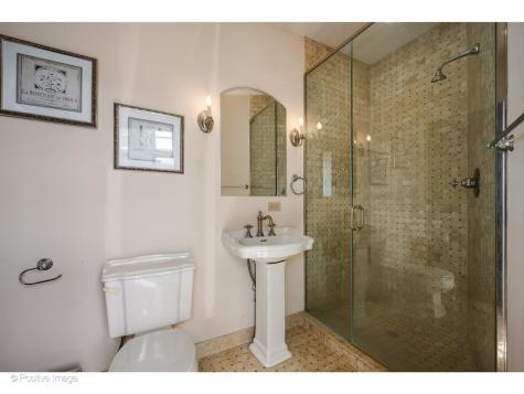 1811 North Howe Street Chicago IL 60614