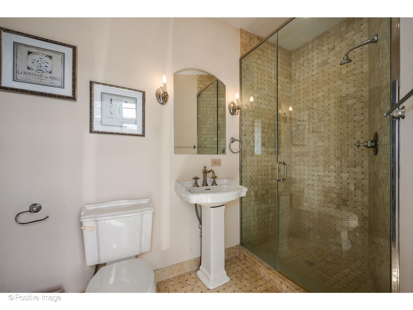1811 North Howe Street Chicago IL 60614