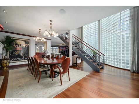 1811 North Howe Street Chicago IL 60614
