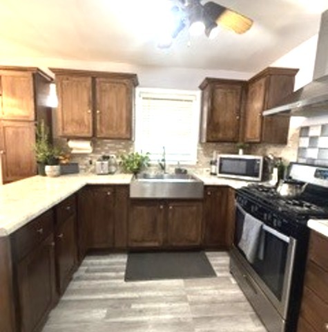 10955 South Mackinaw Avenue Chicago IL 60617