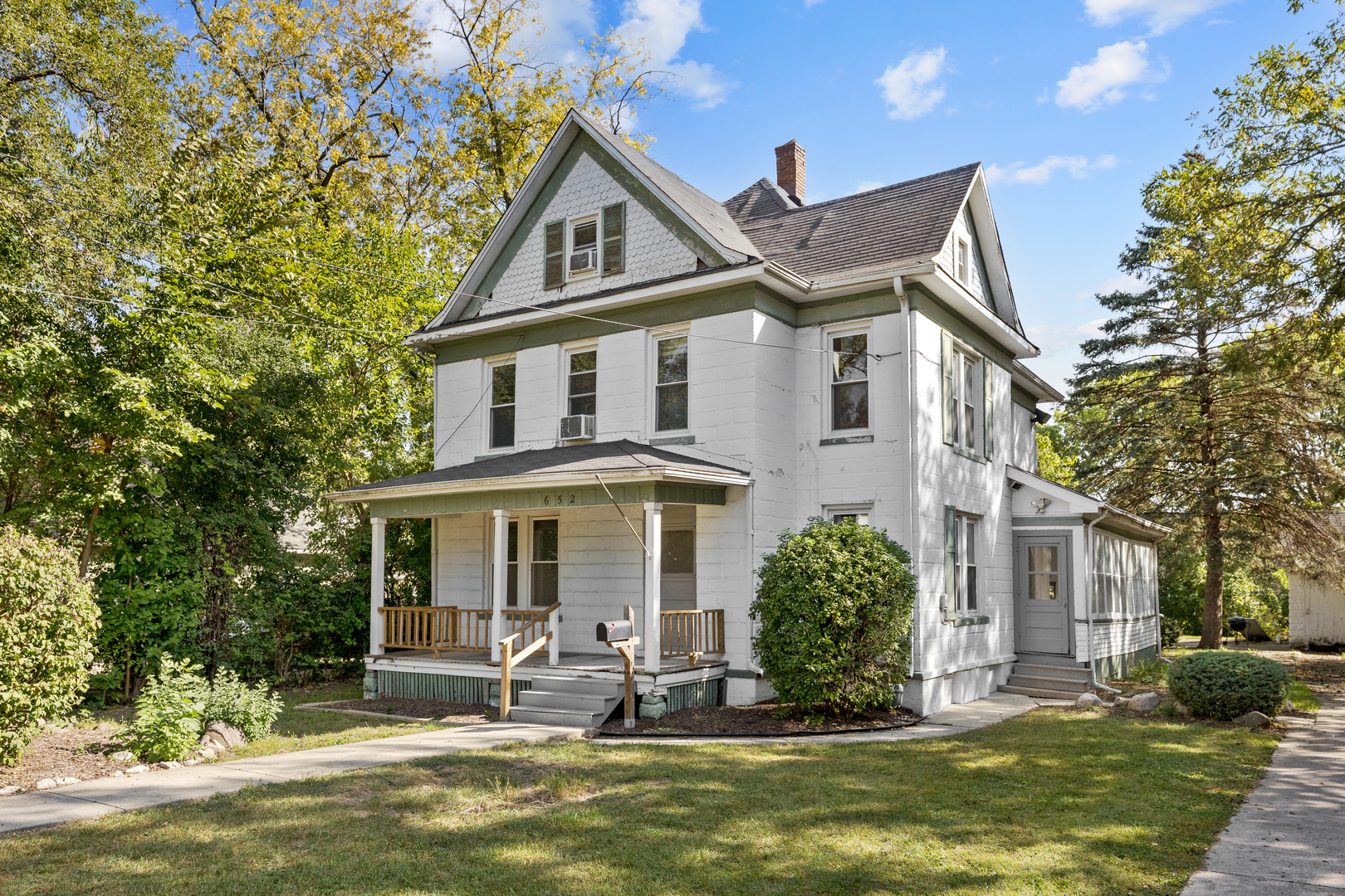 652 Hartford Avenue Aurora IL 60506