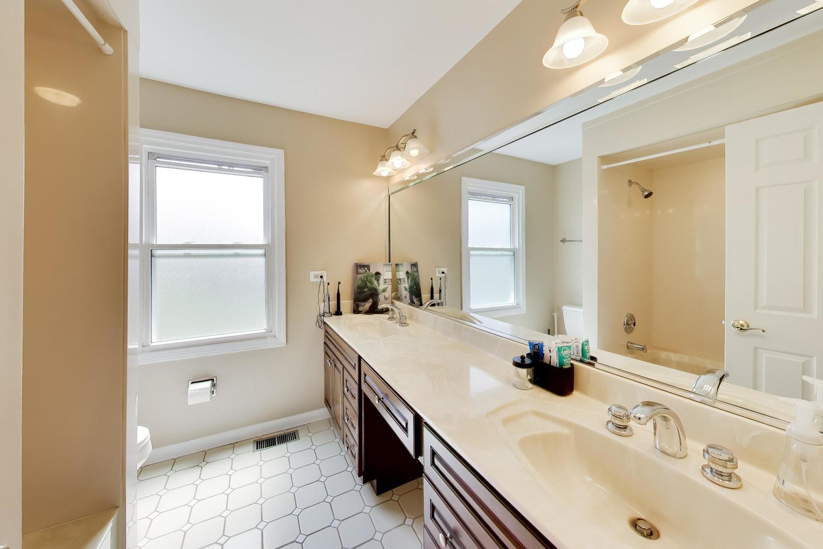 5405 Silentbrook Lane Rolling Meadows IL 60008