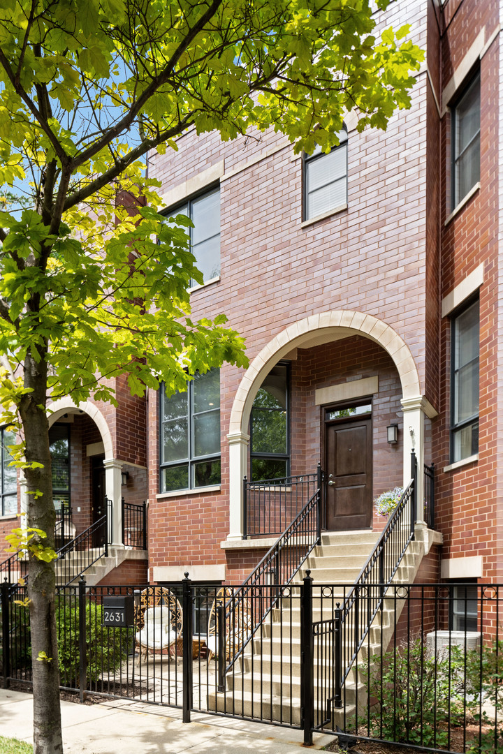 2631 North Hartland Court Chicago IL 60614