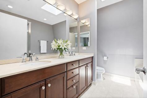 2631 North Hartland Court Chicago IL 60614