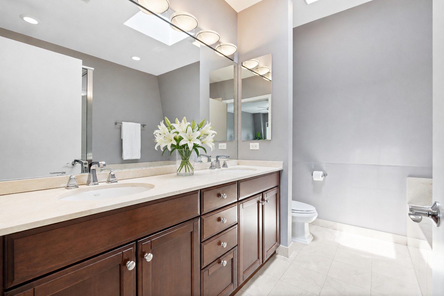 2631 North Hartland Court Chicago IL 60614