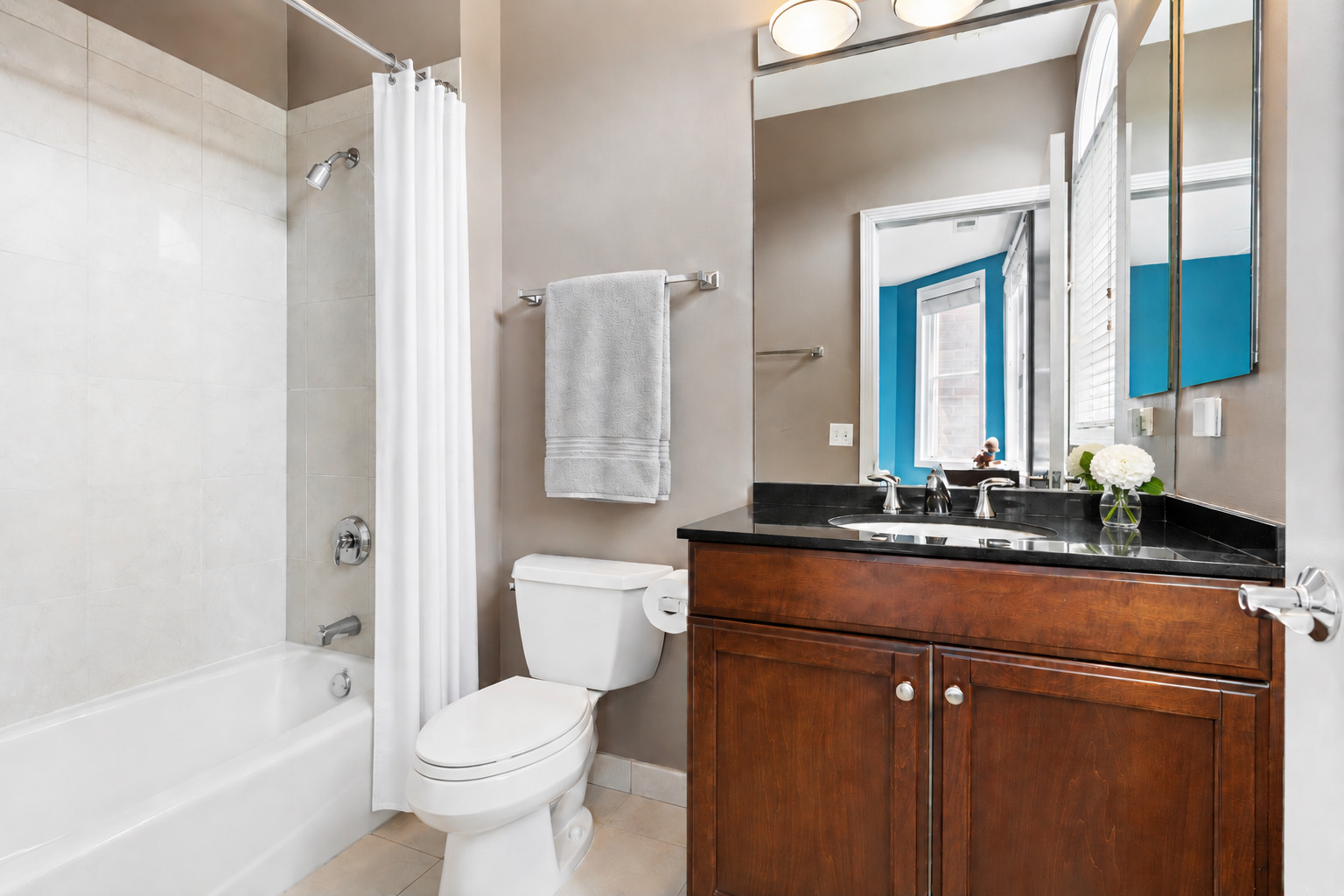 2631 North Hartland Court Chicago IL 60614