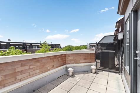 2631 North Hartland Court Chicago IL 60614